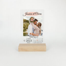 Plaque en plexi Saint valentin avec socle en bois