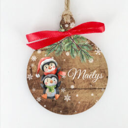 Décoration de noël en bois personnalisée avec un prénom, décoration pour sapin de noël motif petit pingouin